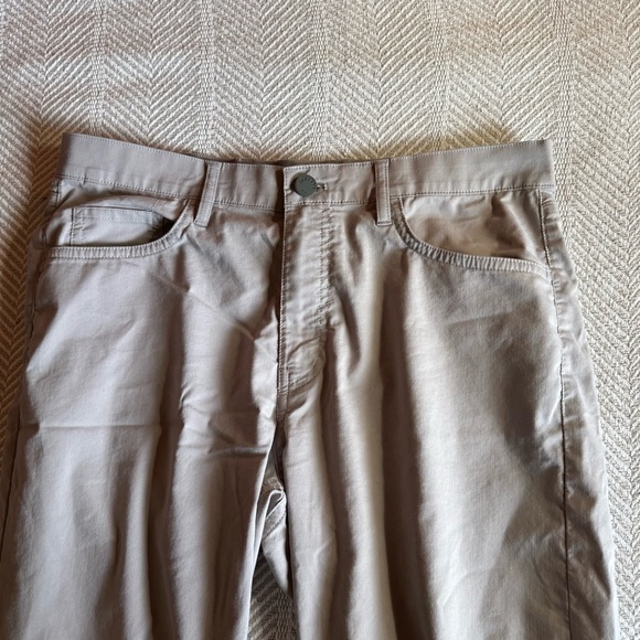 Men's Faherty Reserve Movement Pants, 5 pocket, Fossil, Size 30x32 - Picture 3 of 10